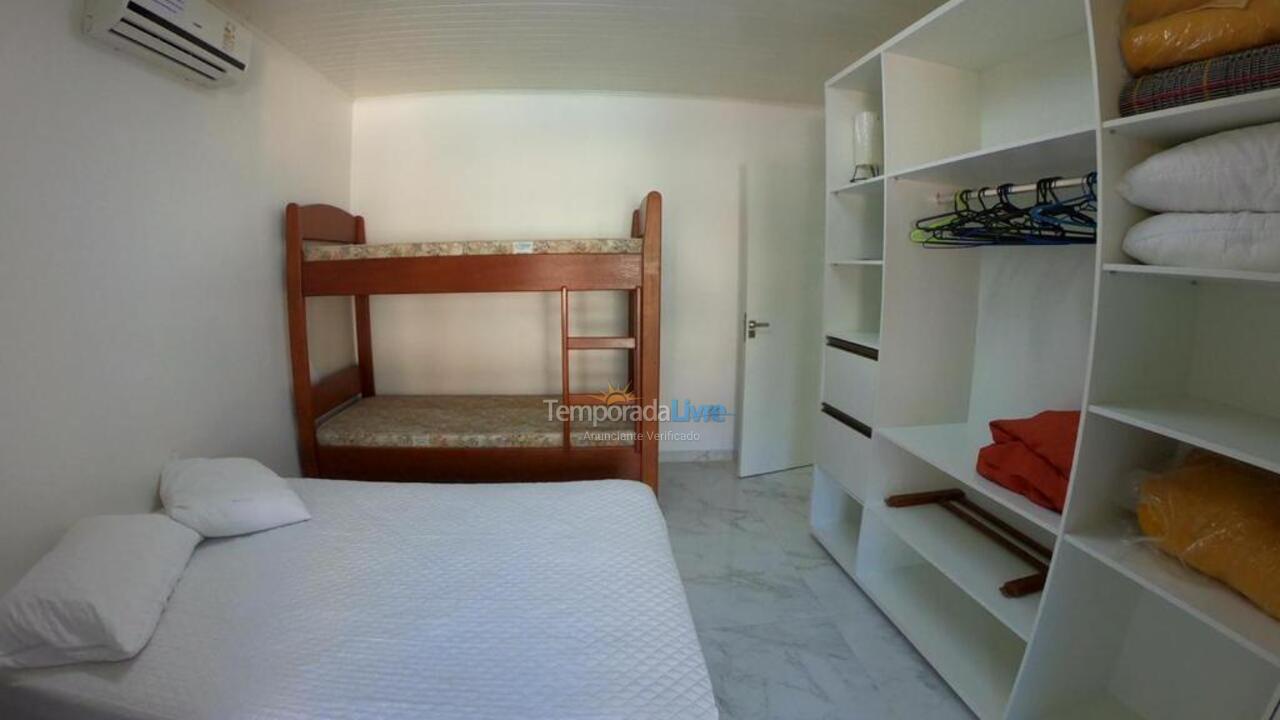 Casa para aluguel de temporada em Governador Celso Ramos (Praia de Palmas)