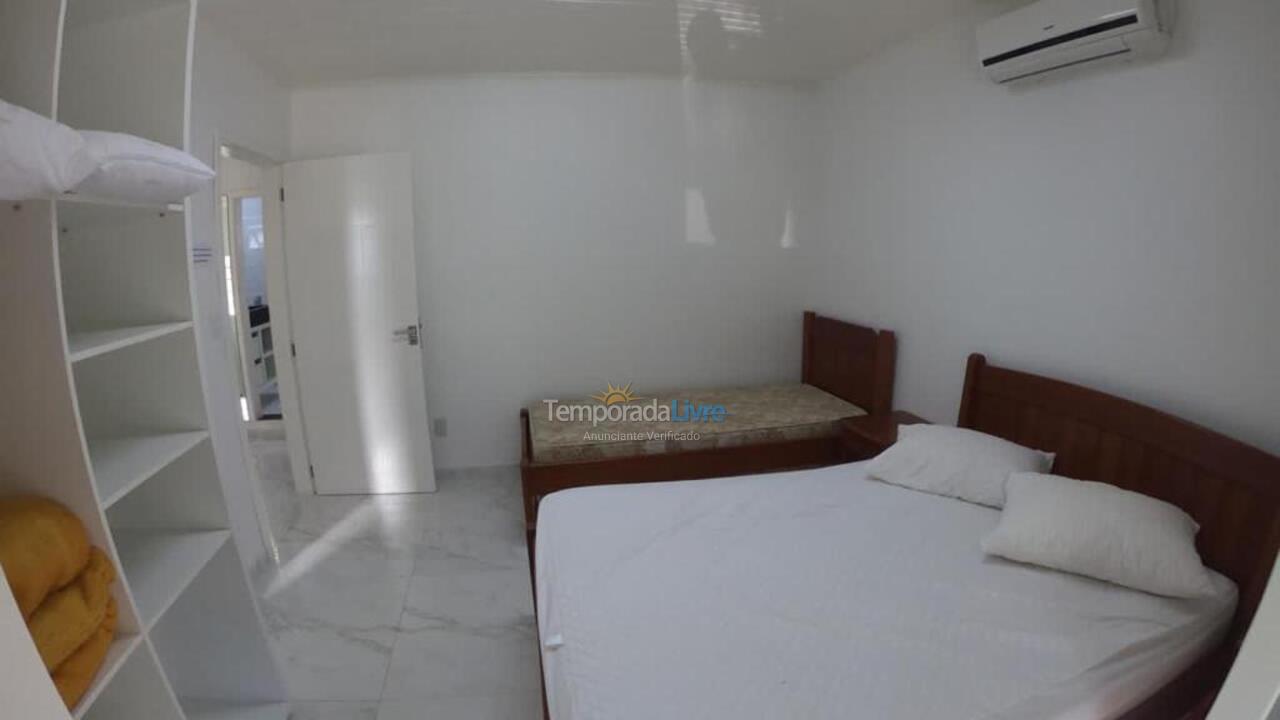 Casa para aluguel de temporada em Governador Celso Ramos (Praia de Palmas)