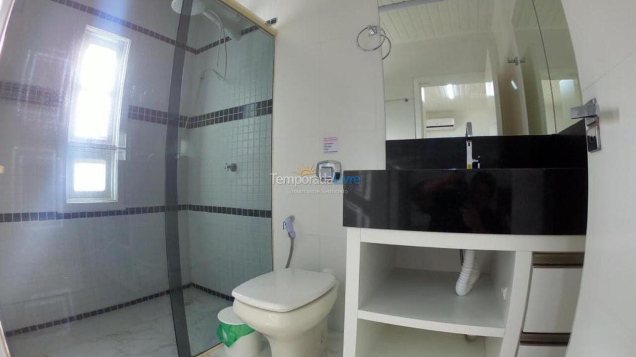 Casa para aluguel de temporada em Governador Celso Ramos (Praia de Palmas)
