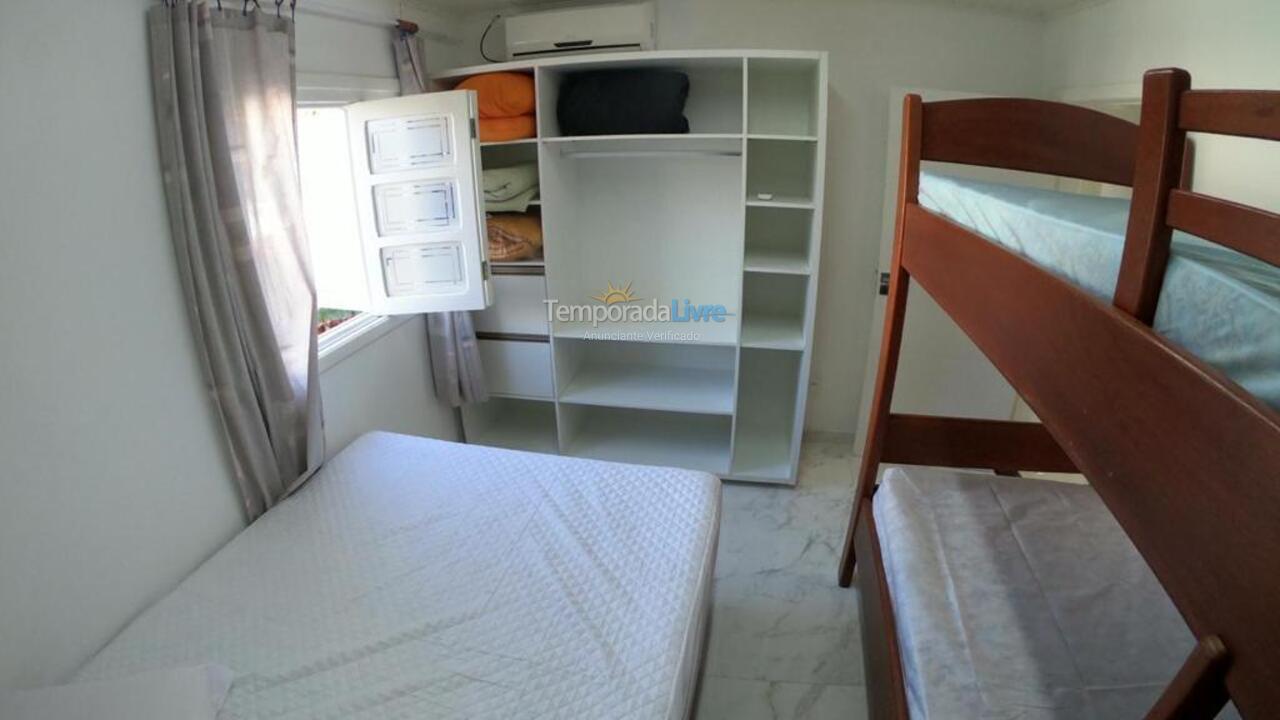 Casa para aluguel de temporada em Governador Celso Ramos (Praia de Palmas)