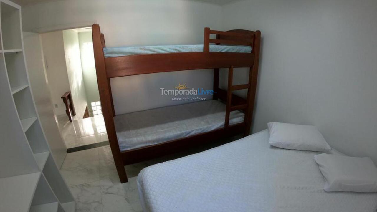 Casa para aluguel de temporada em Governador Celso Ramos (Praia de Palmas)