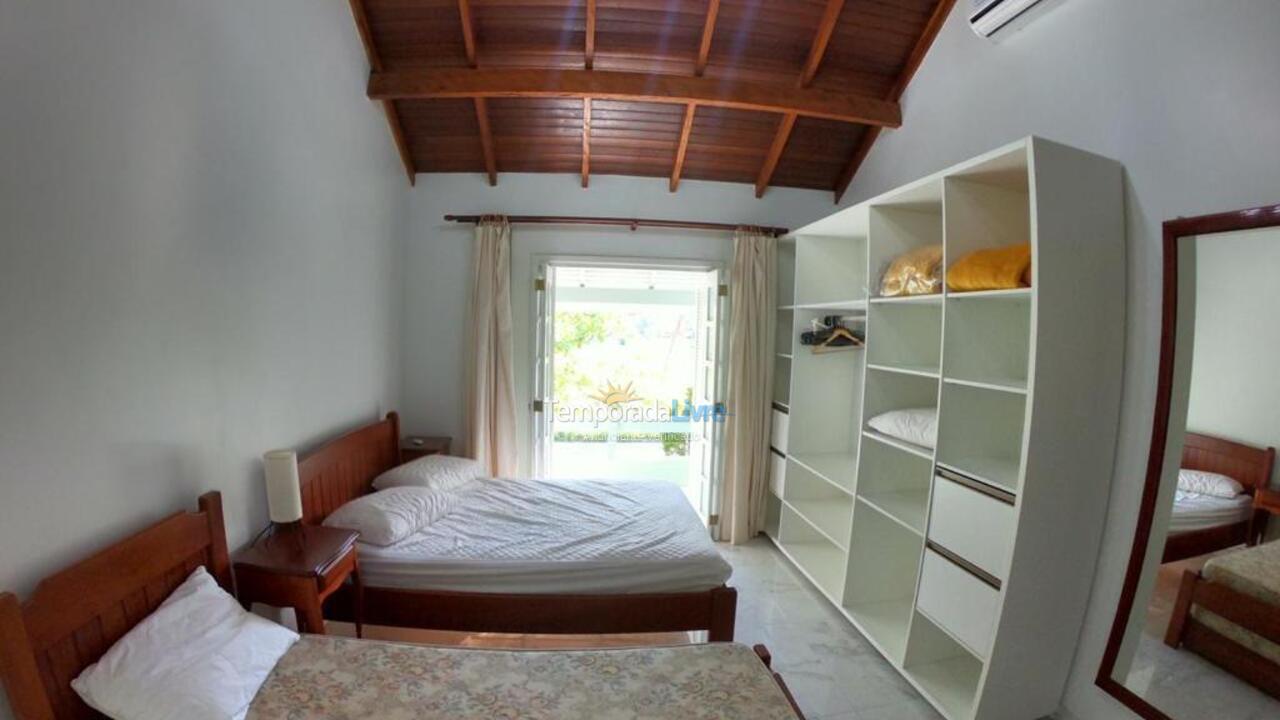 Casa para aluguel de temporada em Governador Celso Ramos (Praia de Palmas)