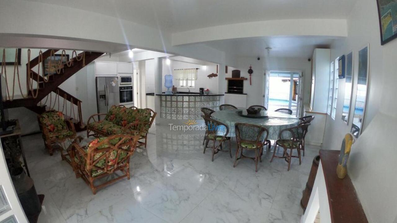 Casa para aluguel de temporada em Governador Celso Ramos (Praia de Palmas)