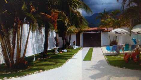 Casa de Praia com Piscina em Caraguá