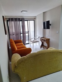 Very well-furnished apartment close to the beach.