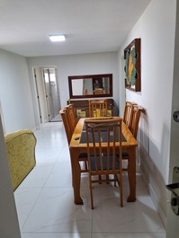 Very well-furnished apartment close to the beach.