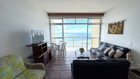 Apartment with direct oceanfront view on Pitangueiras Beach - Sleeps 6