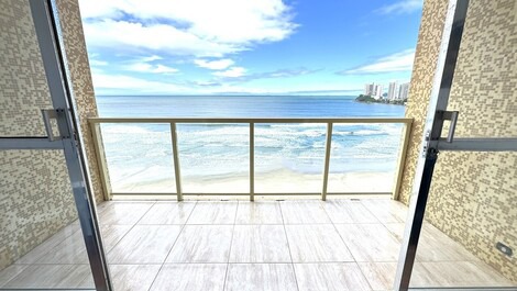 Apartment with direct oceanfront view on Pitangueiras Beach - Sleeps 6