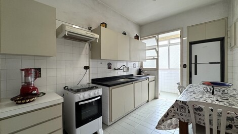 Apartment with direct oceanfront view on Pitangueiras Beach - Sleeps 6