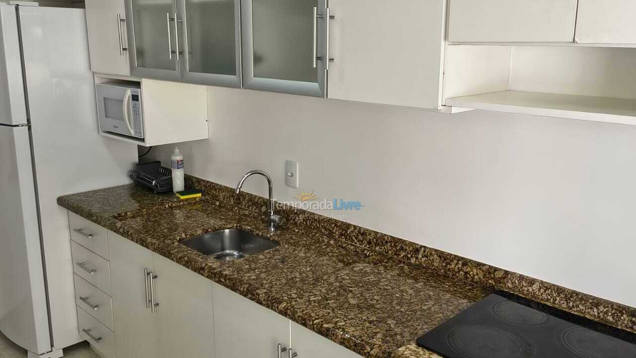 Apartamento para aluguel de temporada em Itapema (Meia Praia)