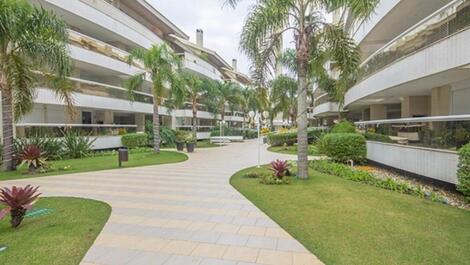 Apartamento en condominio frente al mar