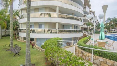 Apartamento en condominio frente al mar