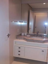 Apartamento en condominio frente al mar