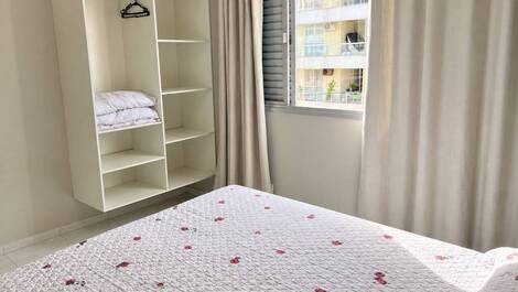 Amplo Apartamento com 03 dormitórios na Praia de Bombas