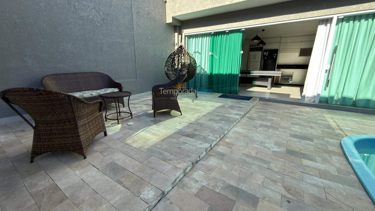 Casa para aluguel de temporada em Bombinhas (Praia de Bombas)