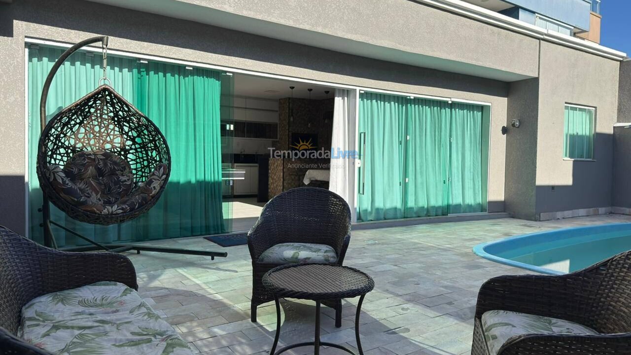 Casa para aluguel de temporada em Bombinhas (Praia de Bombas)