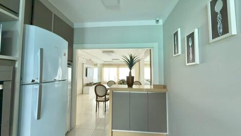 Casa Espaçosa c/ Piscina e Sinuca em Bombas
