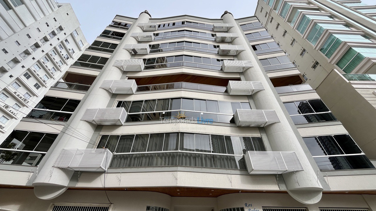 Apartamento para aluguel de temporada em Itapema (Meia Praia)