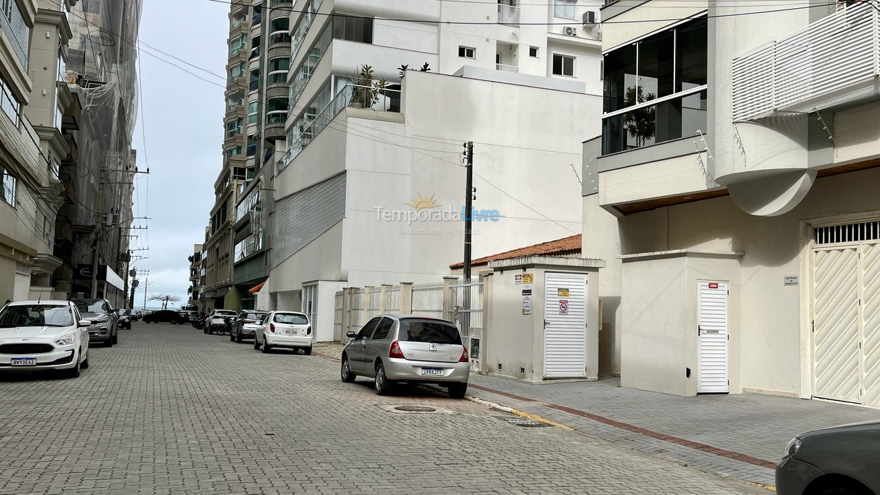 Apartamento para aluguel de temporada em Itapema (Meia Praia)
