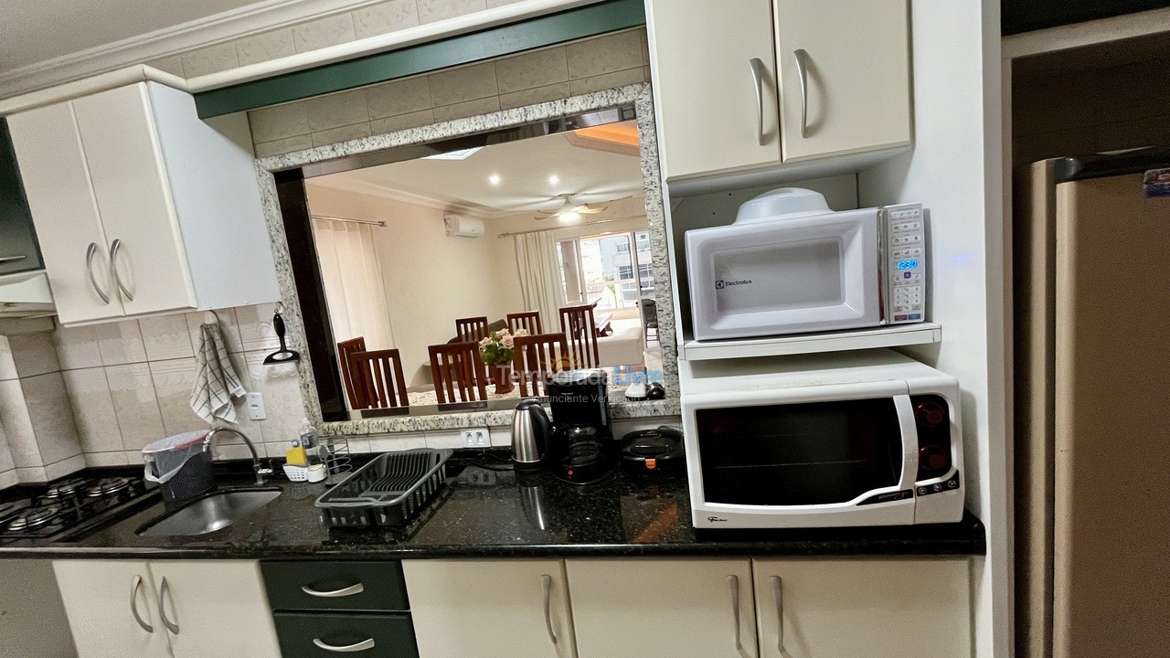 Apartamento para aluguel de temporada em Itapema (Meia Praia)