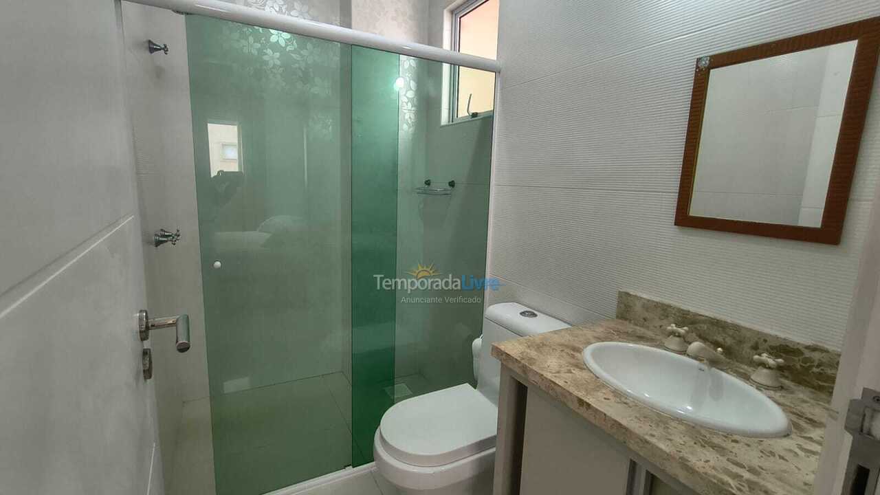 Apartamento para aluguel de temporada em Itapema (Meia Praia)