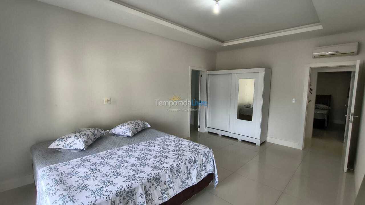Apartamento para aluguel de temporada em Itapema (Meia Praia)