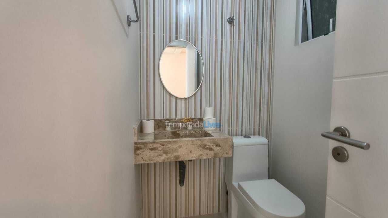Apartamento para aluguel de temporada em Itapema (Meia Praia)