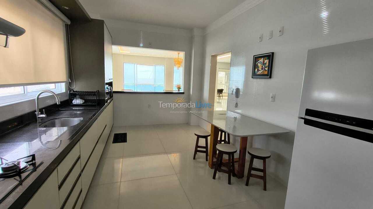 Apartamento para aluguel de temporada em Itapema (Meia Praia)