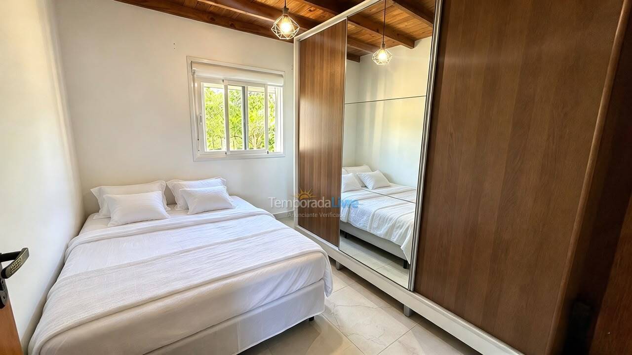 Casa para aluguel de temporada em Florianópolis (Ponta das Canas)