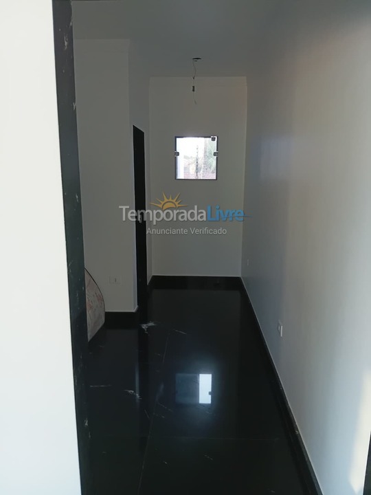 Casa para aluguel de temporada em Caraguatatuba (Praia das Palmeiras)
