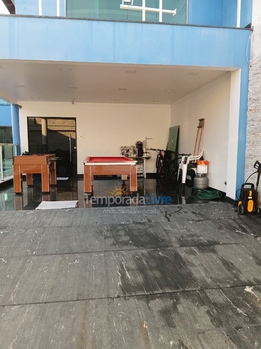 Casa para aluguel de temporada em Caraguatatuba (Praia das Palmeiras)
