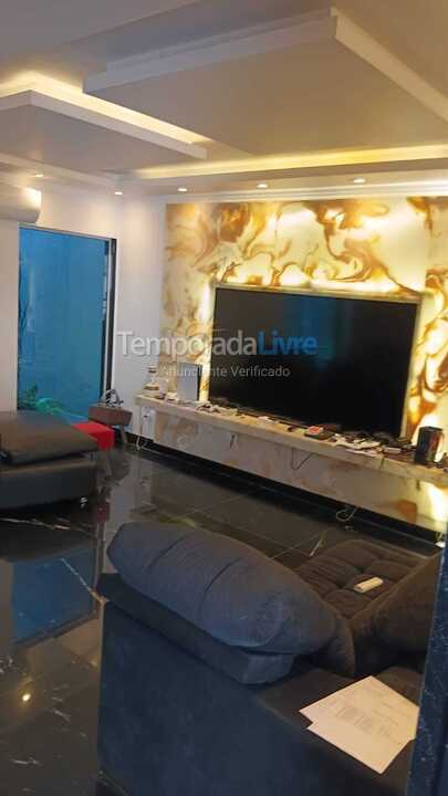 Casa para aluguel de temporada em Caraguatatuba (Praia das Palmeiras)