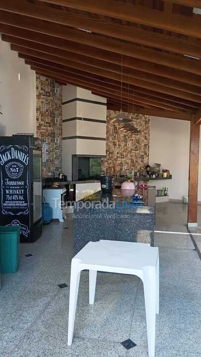 Casa para aluguel de temporada em Caraguatatuba (Praia das Palmeiras)