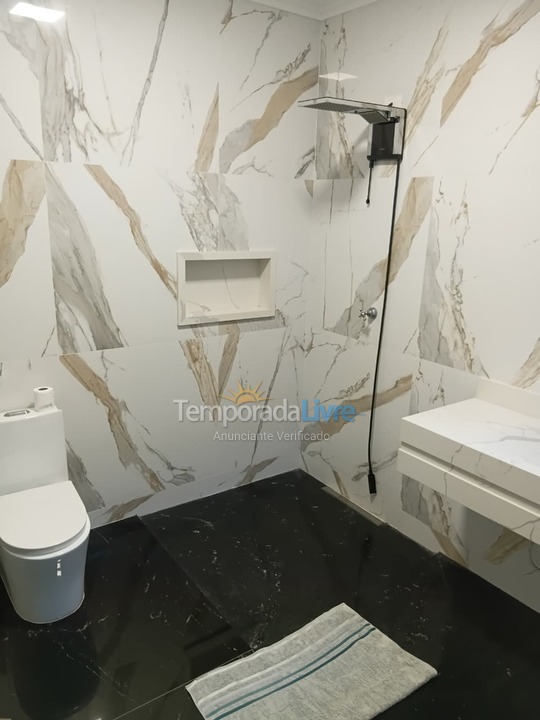 Casa para aluguel de temporada em Caraguatatuba (Praia das Palmeiras)