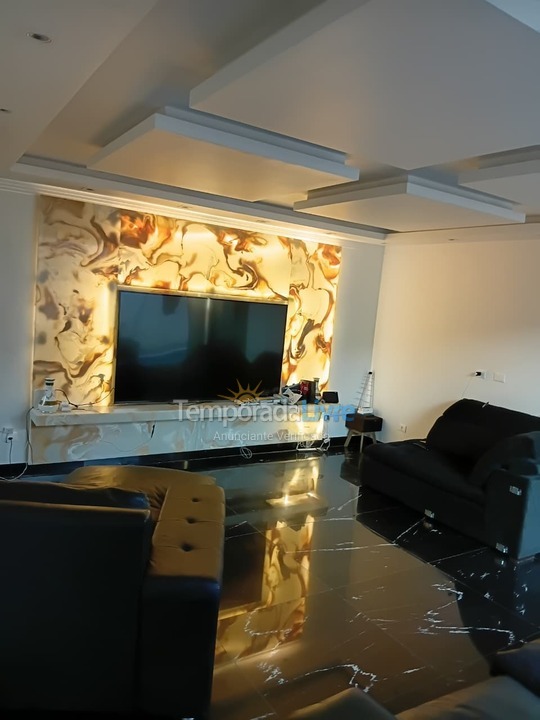 Casa para aluguel de temporada em Caraguatatuba (Praia das Palmeiras)