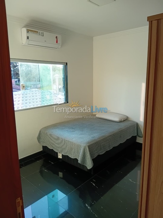 Casa para aluguel de temporada em Caraguatatuba (Praia das Palmeiras)