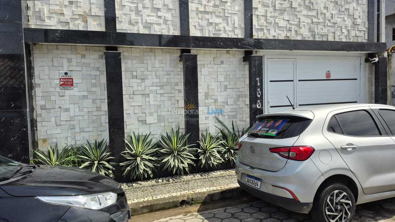 Casa para aluguel de temporada em Caraguatatuba (Praia das Palmeiras)
