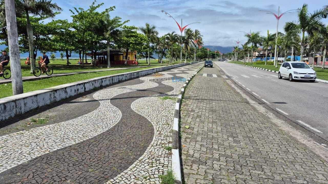 Casa para aluguel de temporada em Caraguatatuba (Praia das Palmeiras)