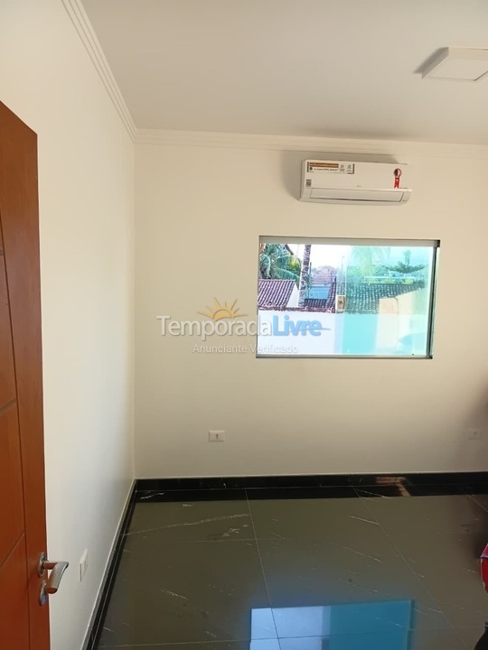 Casa para aluguel de temporada em Caraguatatuba (Praia das Palmeiras)