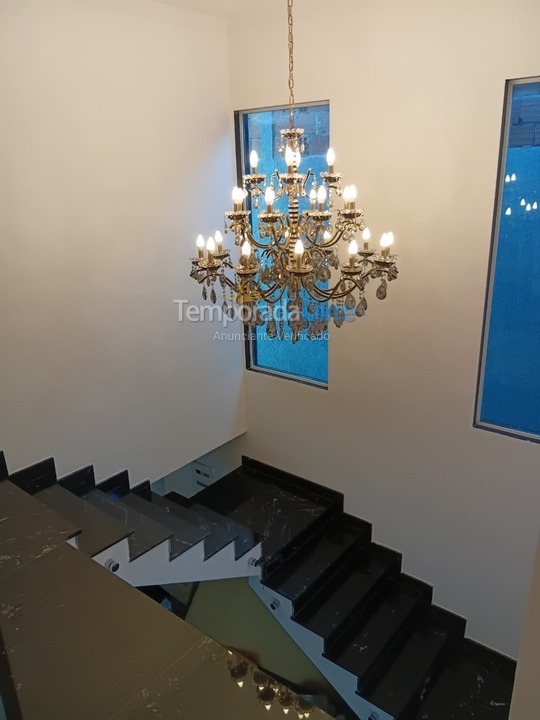 Casa para aluguel de temporada em Caraguatatuba (Praia das Palmeiras)