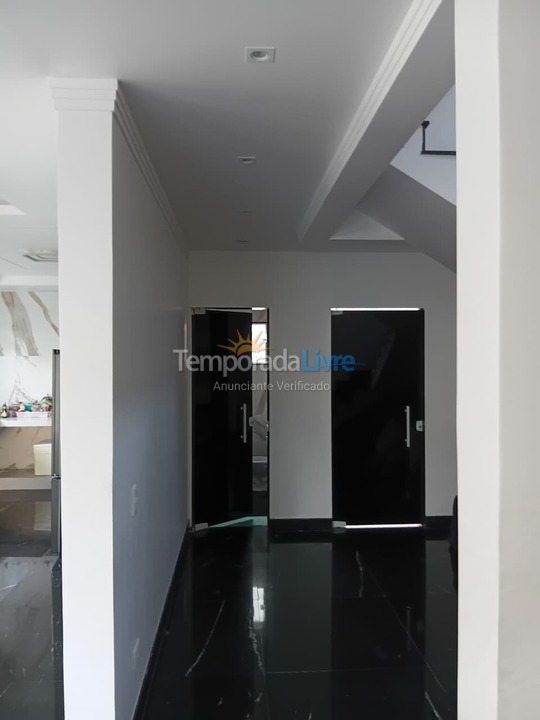 Casa para aluguel de temporada em Caraguatatuba (Praia das Palmeiras)