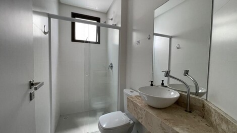 289 - apartamentos com 3 suítes em Bombinhas