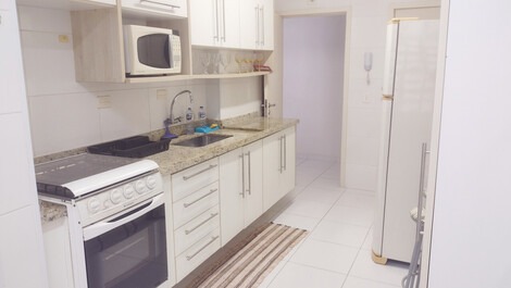 Two renovated bedrooms, air conditioning, one block from the beach!!!