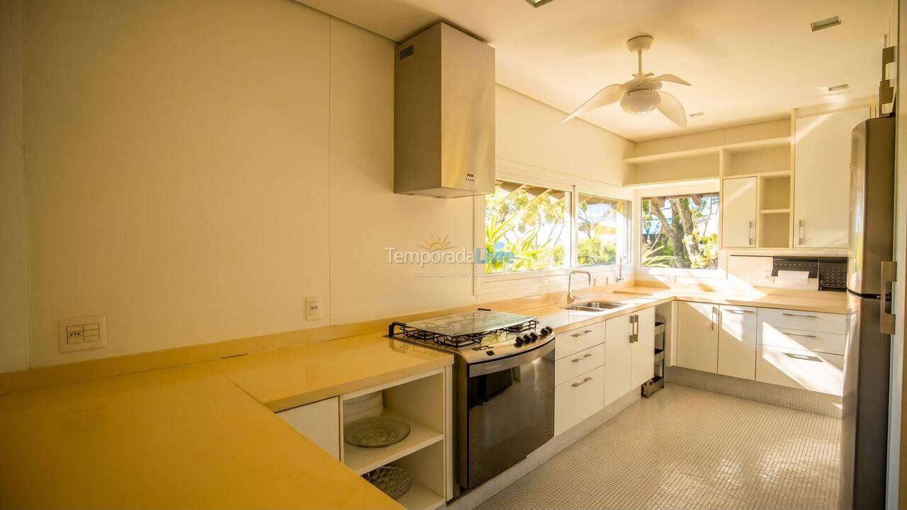 Casa para alquiler de vacaciones em São Sebastião (Praia da Baleia)