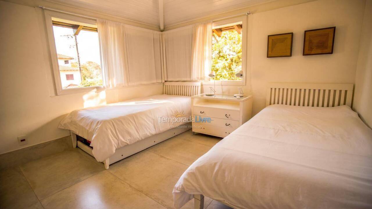 Casa para alquiler de vacaciones em São Sebastião (Praia da Baleia)