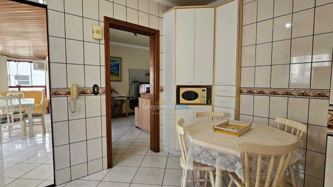 Apartamento para aluguel de temporada em Itapema (Meia Praia)