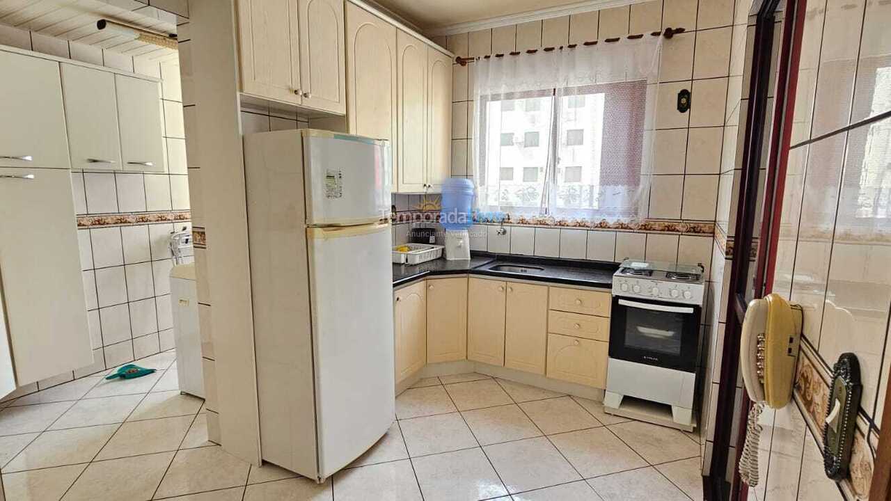 Apartamento para aluguel de temporada em Itapema (Meia Praia)