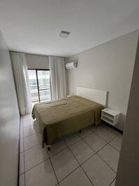 Precioso apartamento de 3 habitaciones a una cuadra de la playa en Meia Praia, Itapema.