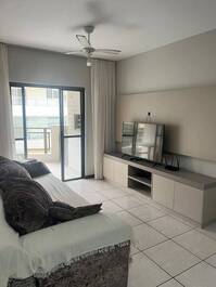 Precioso apartamento de 3 habitaciones a una cuadra de la playa en Meia Praia, Itapema.