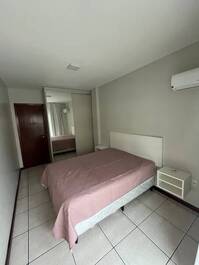 Precioso apartamento de 3 habitaciones a una cuadra de la playa en Meia Praia, Itapema.